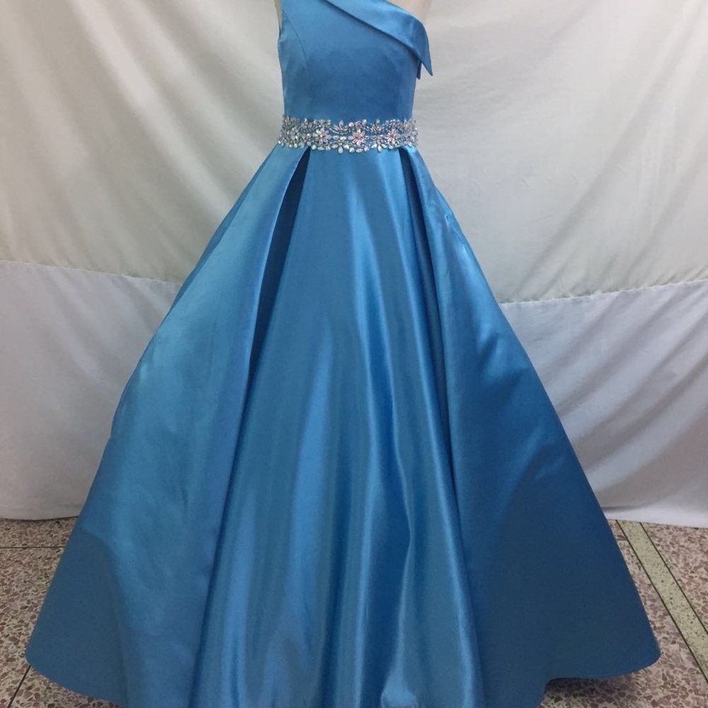 Brand new dandan li pageant dress